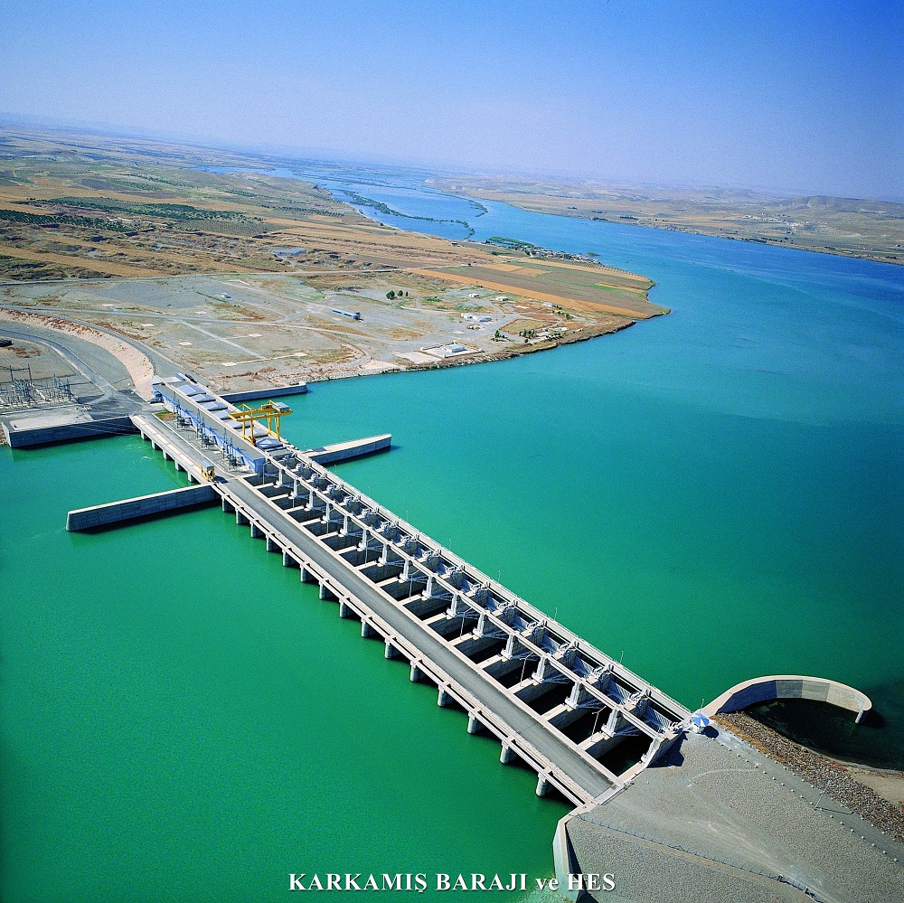 Karkamis hydroelectric dam and reservoir
